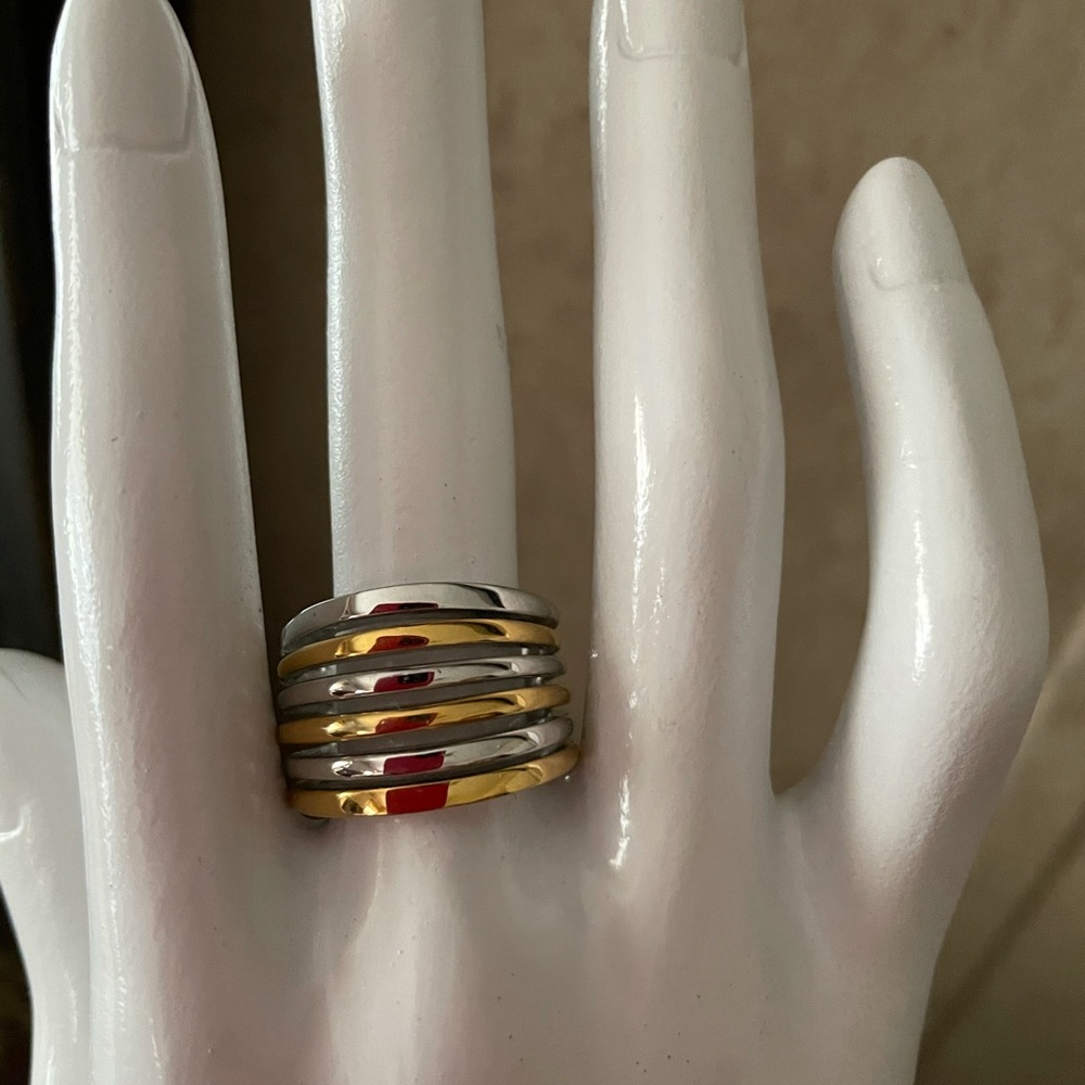 Ring - Picture 3 of 3
